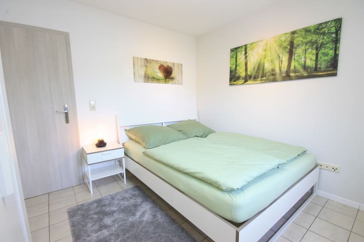 Dhomë gjumi 3, kati përdhes, krevat 160x200cm