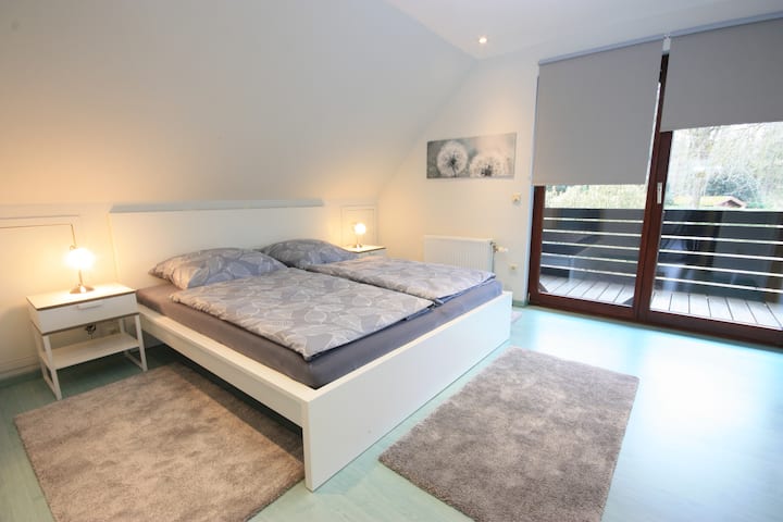 Dhomë gjumi 1, kati 1, krevat 180x200cm