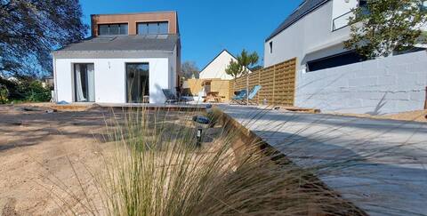 Sea HOUSE, SEAFRONT  terrace, sand enclosed garden