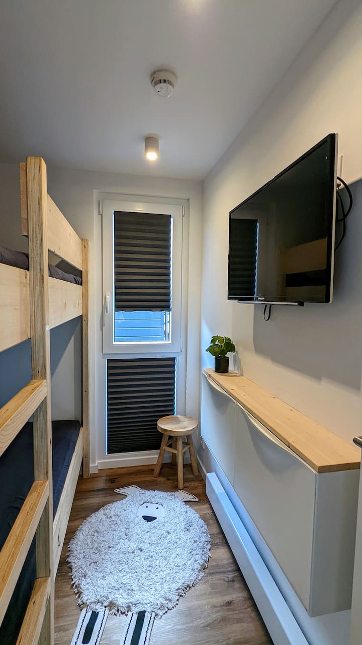 2号卧室， 2张宽120厘米的双层床