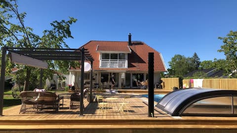 Family-friendly villa with pool centrally located