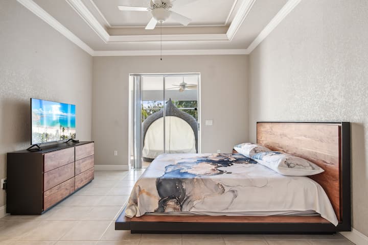 חדר שינה 1 - מיטת קינג סייז עם טלוויזיה בכבלים