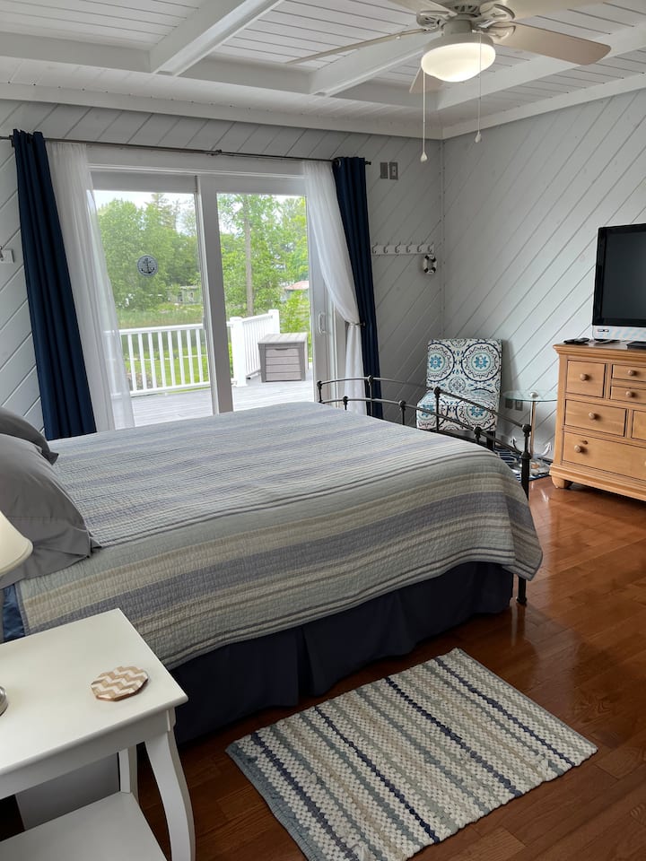 Dormitorio principal con vista a la bahía de Carnegie