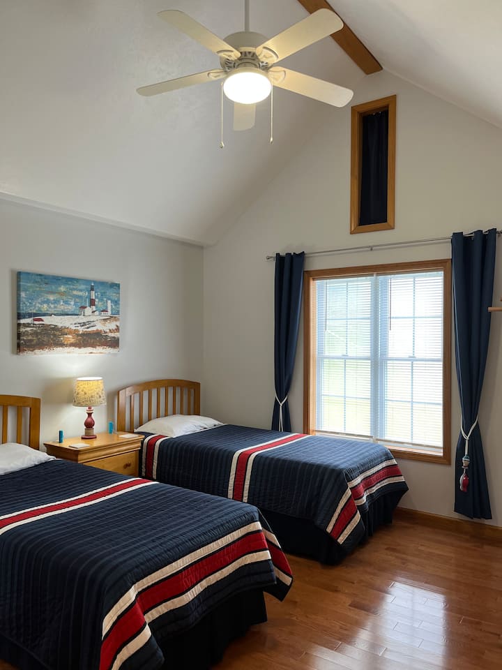 Dormitorio #3 con camas individuales XL