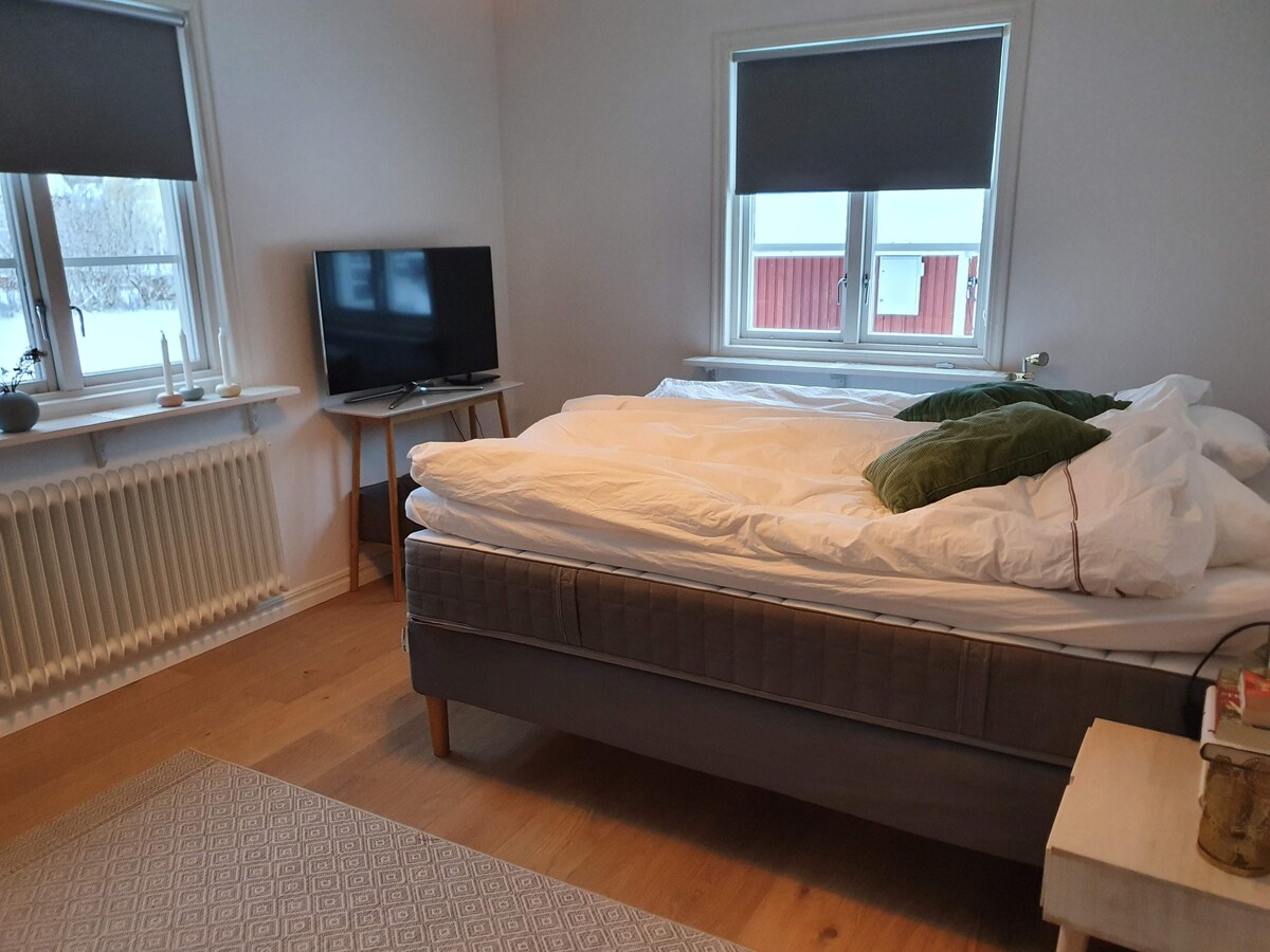 Dormitorio principal en la planta baja. Cama de 160x200 cm