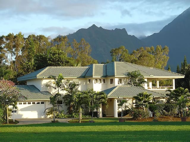 Mokihana House Kauai: Renovated with AC & pool