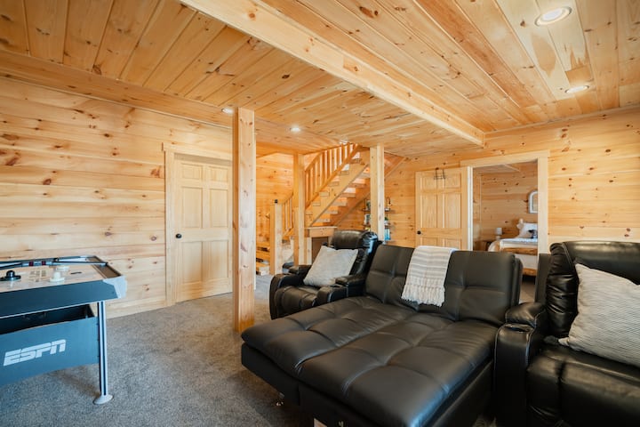 Dolje s klupskim sjedalima i igrama