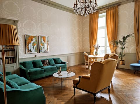 Popular Airbnb listing: The 1825, a luxurious suite in the heart of the city in Malakoff Saint Donatien