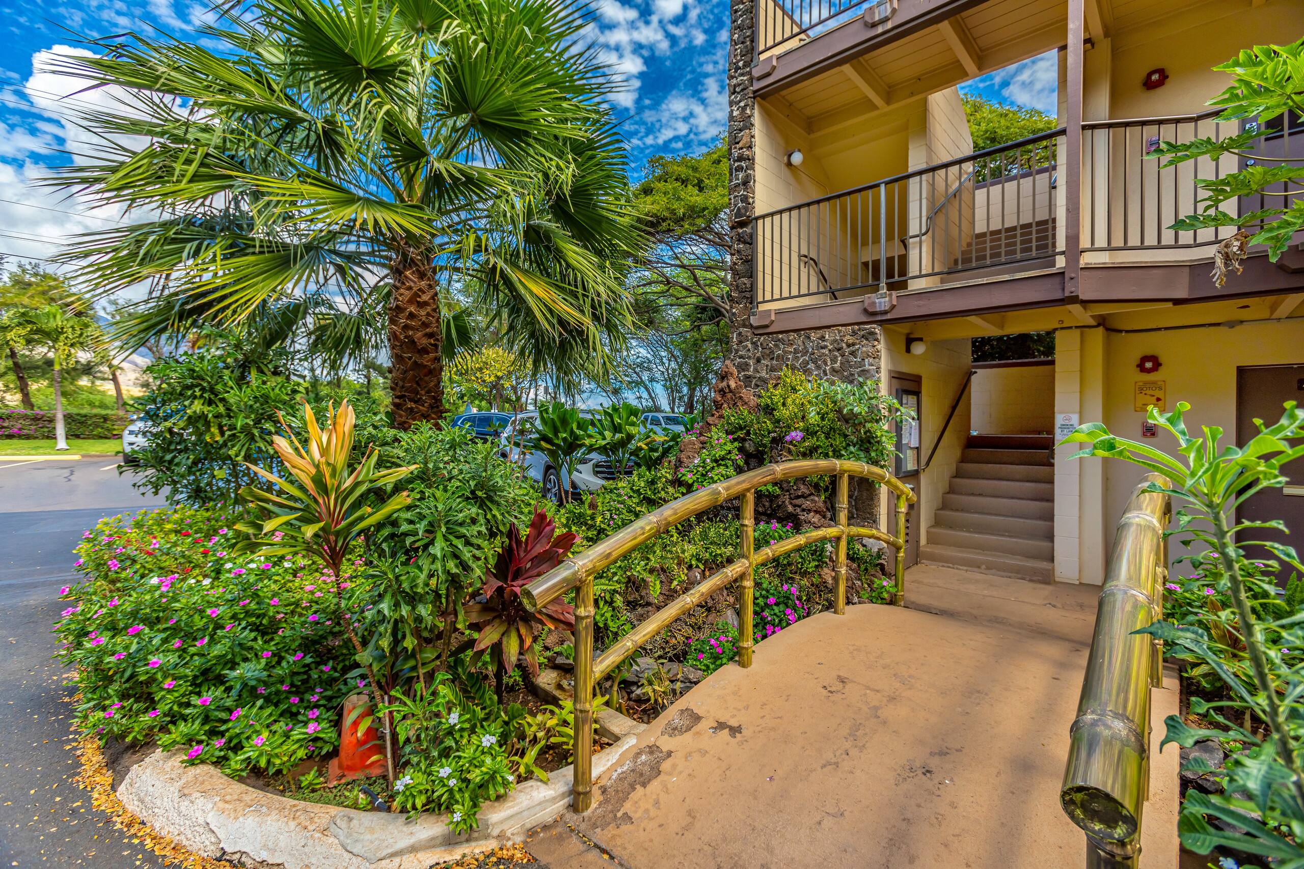 Condo in Wailuku · ★4.86 · 2 bedrooms · 4 beds · 2 private baths - Image 32