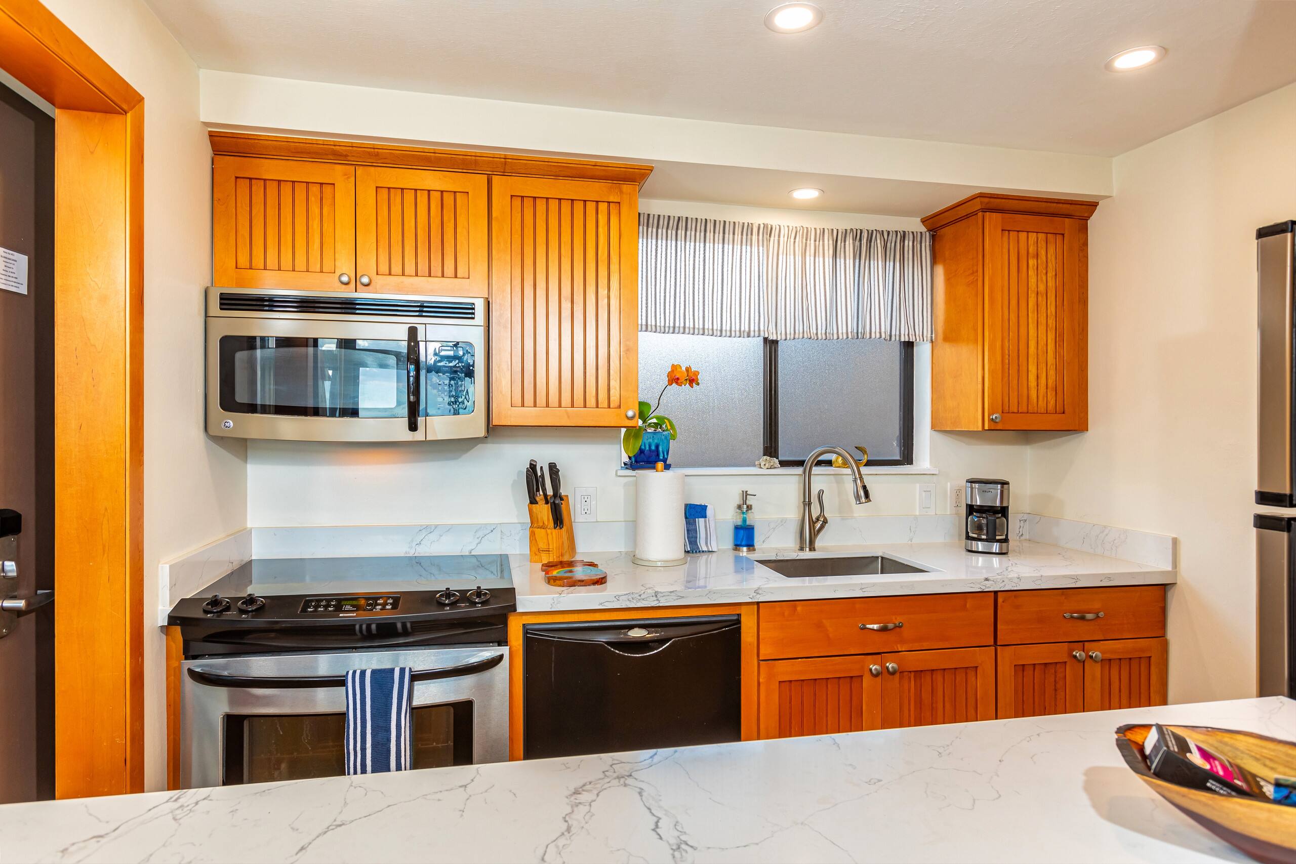 Condo in Wailuku · ★4.86 · 2 bedrooms · 4 beds · 2 private baths - Image 12
