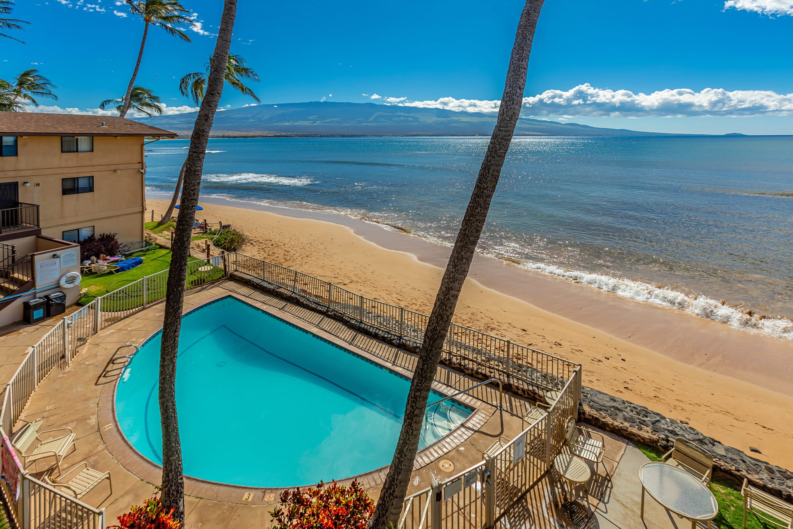 Condo in Wailuku · ★4.86 · 2 bedrooms · 4 beds · 2 private baths - Image 36