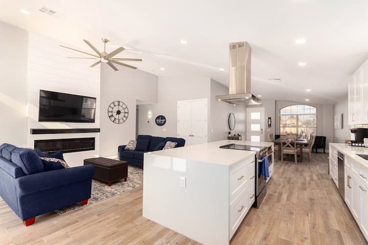 New Remodel Chandler: Pool,patio, Privacy, & Pets! - Chandler, AZ