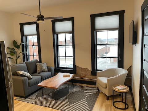 Montana House #301 - The Luxurious Downtown Stay