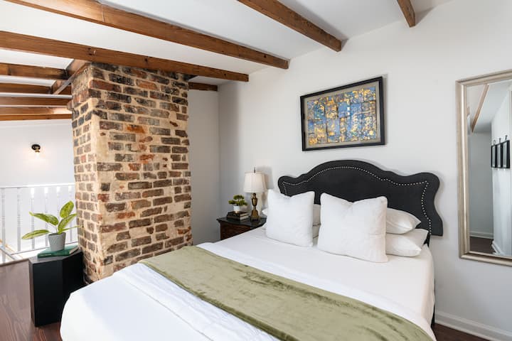 หน่วยที่ 11 - ห้องนอนใหญ่พร้อมพื้นที่นั่งเล่นและห้องน้ำในตัว 