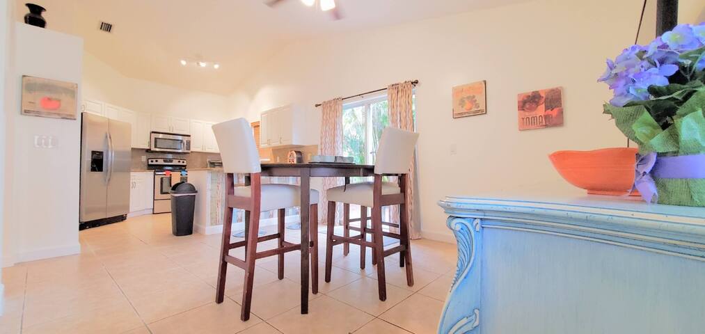 HUGE Home Sleeps 22+ppl, +FREE Car & WaterSports! gallery image 3