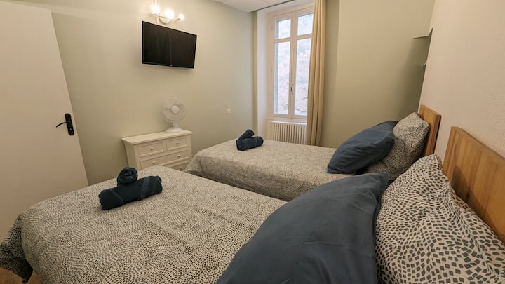 Bedroom 2 to choose from: 2 single beds of 90 or 1 double bed of 180!