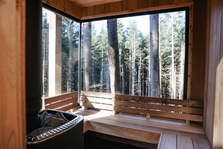 The Wolf Den – Jordan River – Walk to Beach. gallery image 4