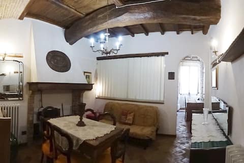 Popular Airbnb listing: Campo di Fiori- Do not say it to the Duke- "Lo Spagna" in Spoleto