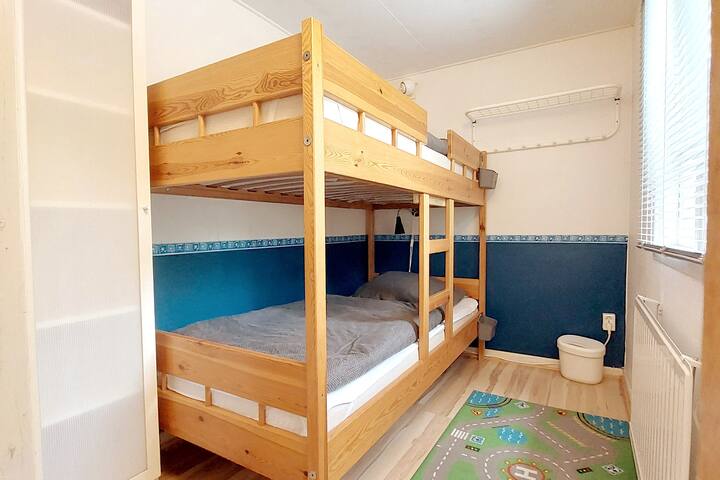 Woody: Schlafzimmer Nr. 2 // sleeping room no. 2