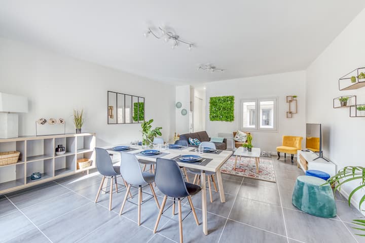 Modern House 6 bedrooms/12 people/6 private bathrooms