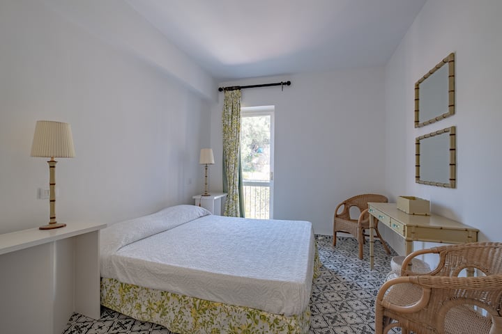 Jedna spavaća soba s bračnim krevetom - prva spavaća soba s bračnim krevetom