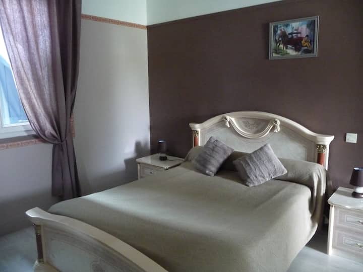 Schlafzimmer 1