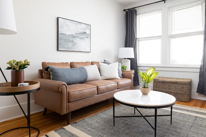 Radiant Updated Ferndale Bungalow - Ferndale, MI