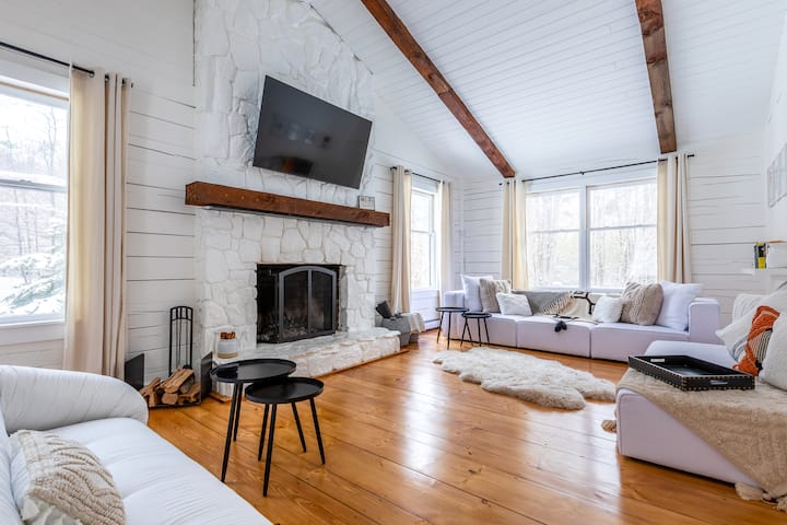 5BR Cabin | Hot Tub, Pond | Woodstock & Killington
