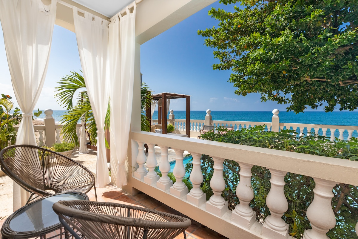 Tres Sirenas Beach Inn