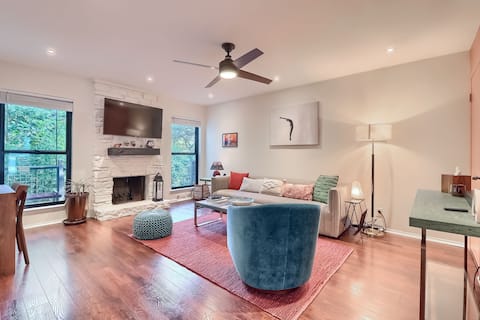 Successful Airbnb property: Cozy South Congress Home with treehouse-like view in South River City