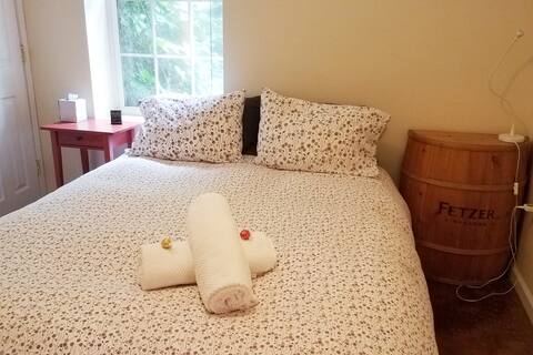 No Cleaning Fee! Private Cozy Apt West Asheville