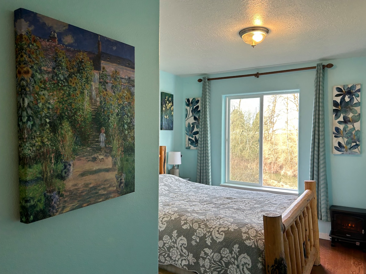 Blue room creek view bedroom entrance.