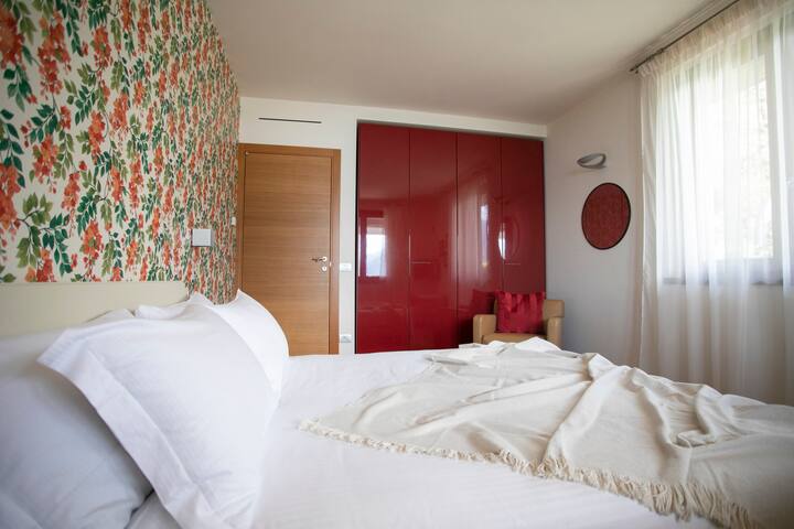 Ai Ronchi – Camera Bouganvillea gallery image 2