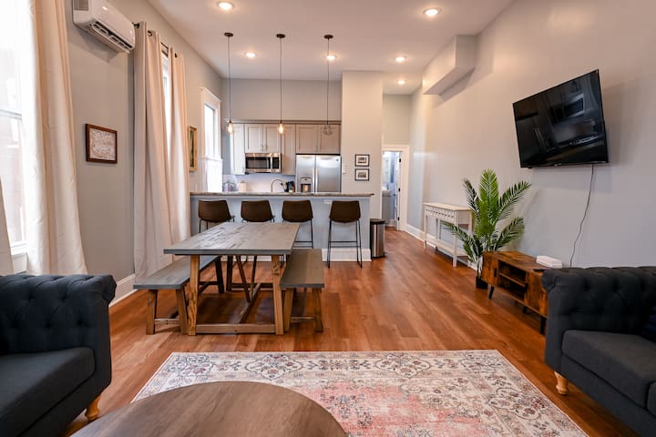 Governors Apartment Across from French Quarter