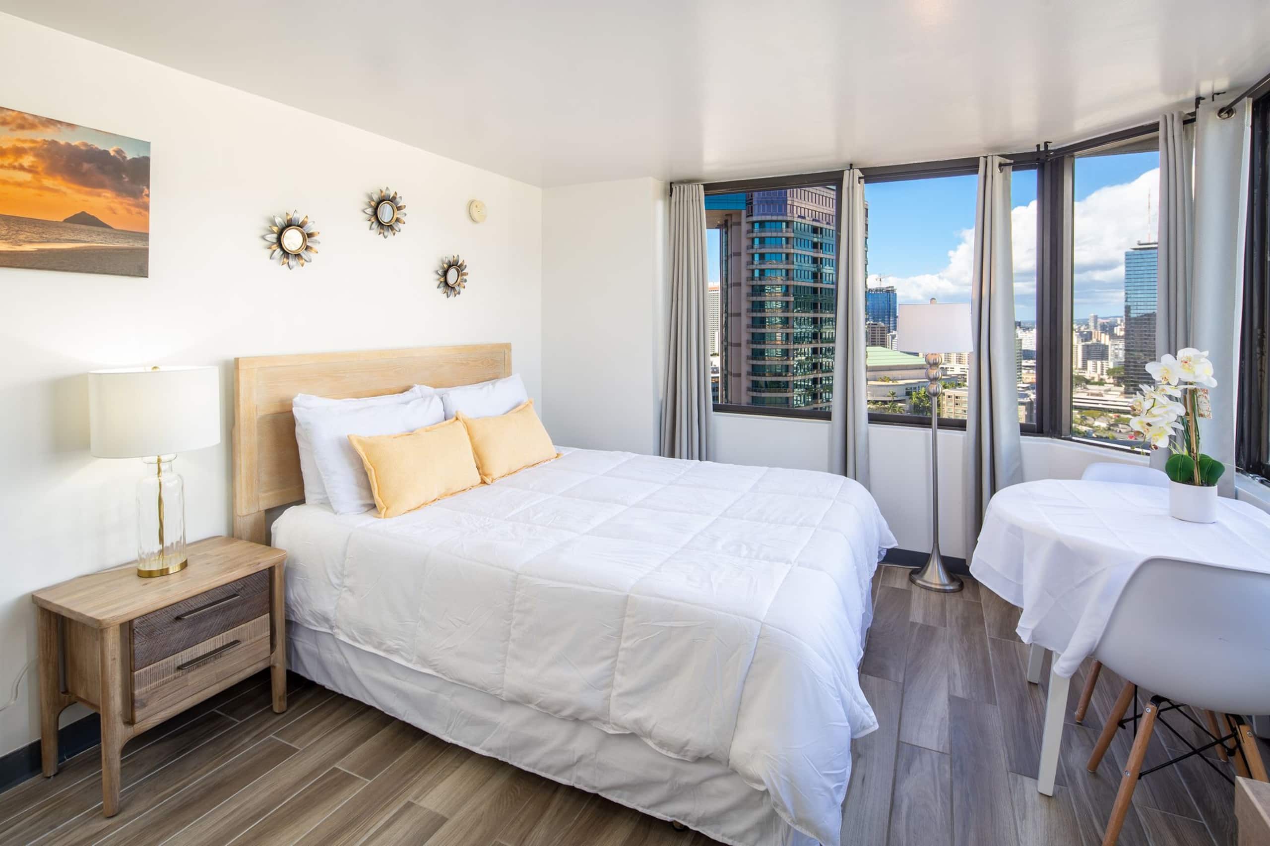 Condo in Honolulu · ★4.57 · Studio · 1 bed · 1 shared bath - Image 5