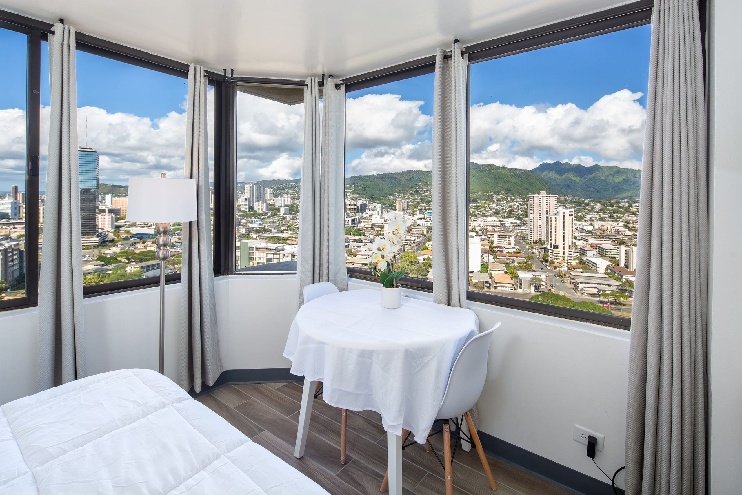 Condo in Honolulu · ★4.57 · Studio · 1 bed · 1 shared bath - Image 9