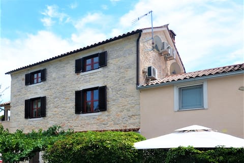 Top Airbnb: Stone house Felice in Gajana