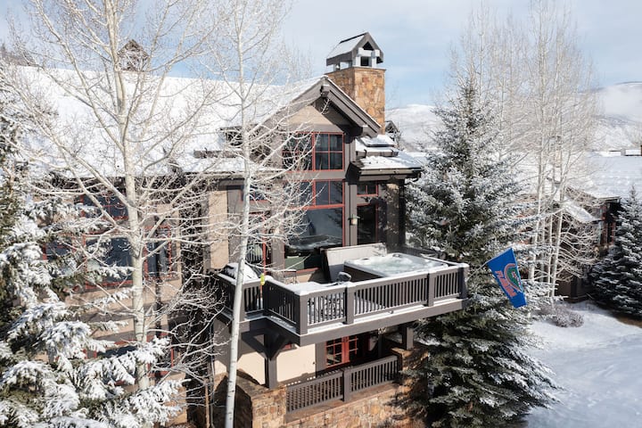 Luxurious Ski-In & Ski-Out home