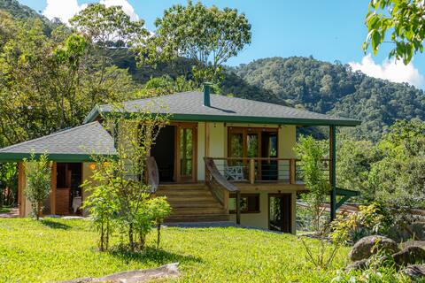 Luxury 3 Bedroom Chirripo River family retreat