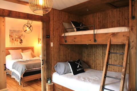 Chalet Le Chaleureux du Lac Souris • Lake & Comfort