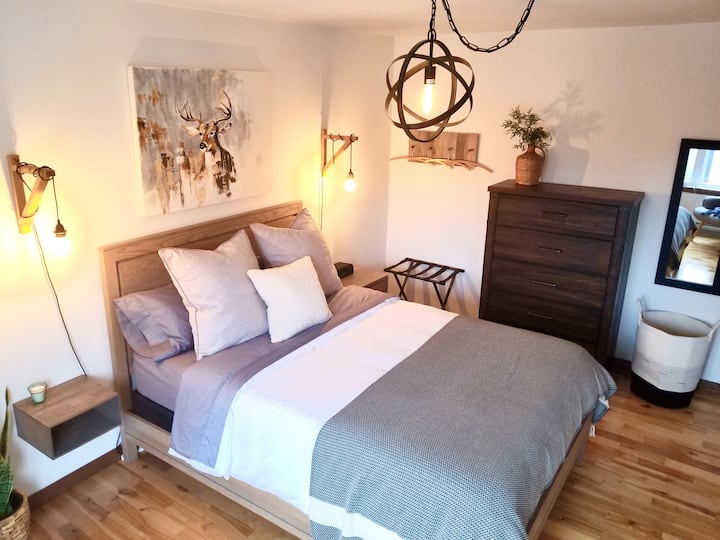 We've created a cozy room to welcome you with a quality mattress and bedding, as well as obscuring curtains. You'll want to wander in the bed! 