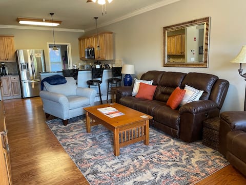 1st floor, king beds! Park free and walk to campus