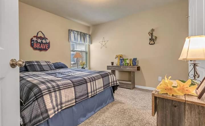 Საძინებელი საწოლით, ახალი მატრასით