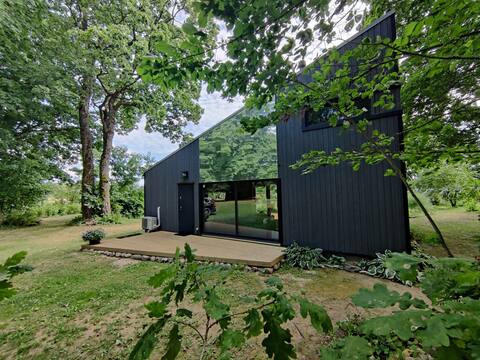 Modern cottage in the woods with sauna and hot tub