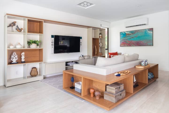 غرفة تلفزيون مدمجة