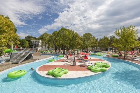 Green Vacation & Aqua Park Villa