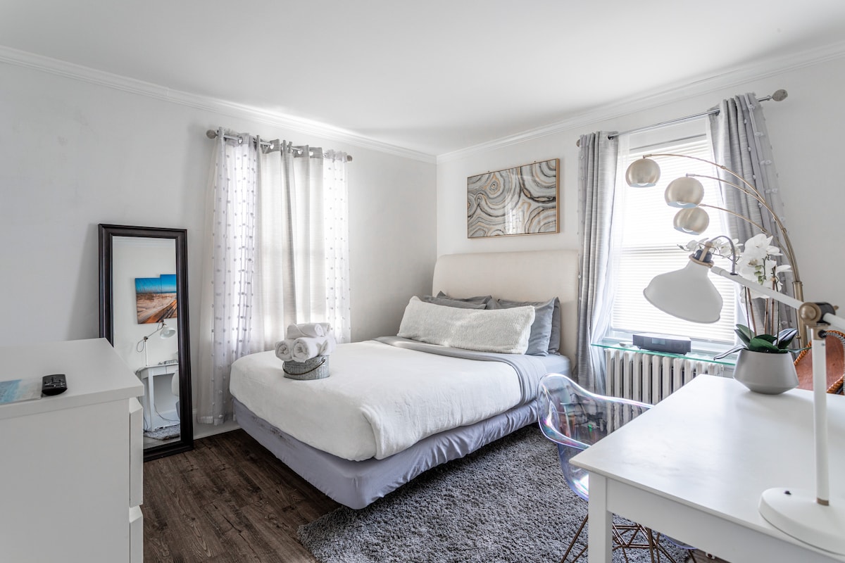 A haven of peace and comfort. Enjoy a cozy bed with premium bedding and serene decor that invites rest.