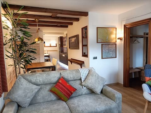 Anuncio de Airbnb popular: Spectacular, with a garage and all the amenities. en Biescas