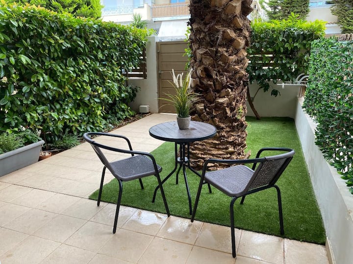 Elegant Glyfada Apt private garden -Near METRO