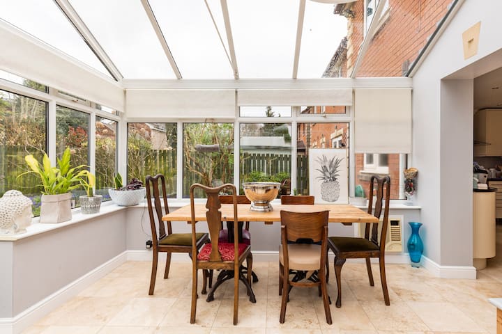 Room in Airy 🏡 access RHS Bridgewater Manchester